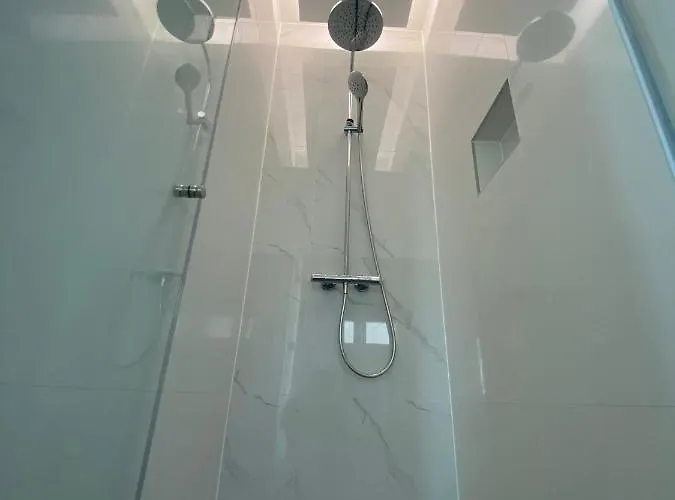 Tri Brata Апартаменты Подстрана