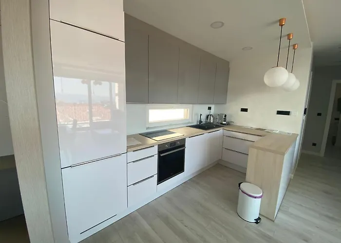 Tri Brata Апартаменты Подстрана