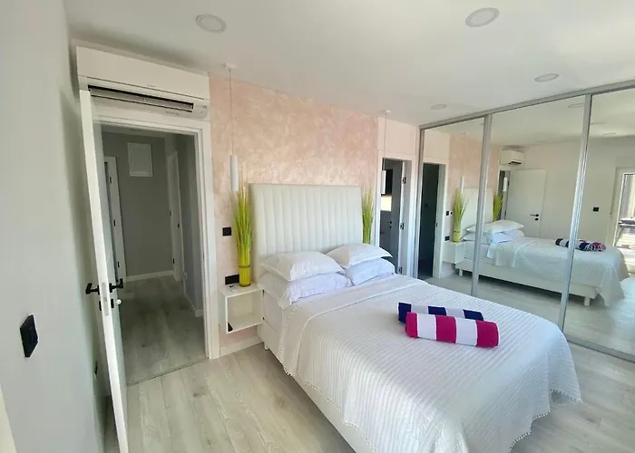 Tri Brata Подстрана