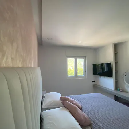 Tri Brata * Podstrana