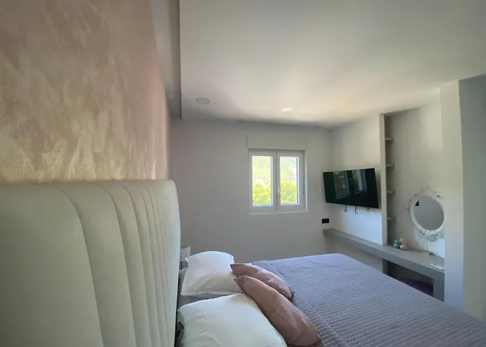 Tri Brata * Podstrana